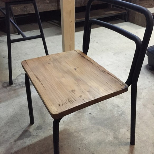 【本日限定価格】【送料込み】学校の椅子一脚リメイク済み 本日限定価格】【送料込み】学校の椅子一脚リメイク済み