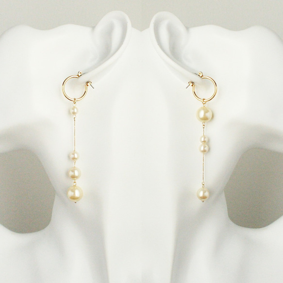 《ピアス》Bubbles pearl asymmetry pierce/Cream×Gold 1枚目の画像