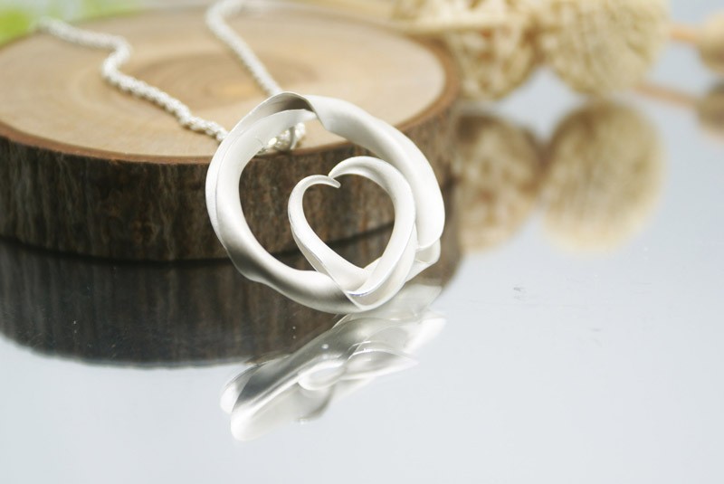 ローズ新しい象のネックレス〜心〜手作りシルバーウェア