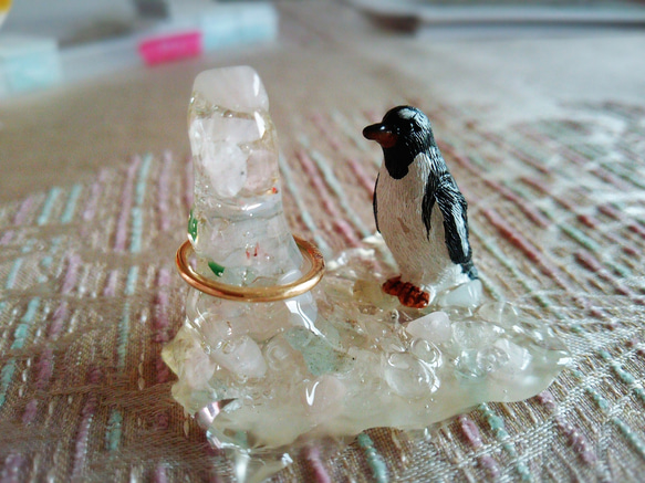 氷の上のペンギンさんのリングスタンド 1枚目の画像