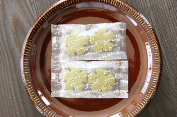 全粒粉のヴィーガンフラワークッキー（抹茶）（母の日シール付） 2枚目の画像
