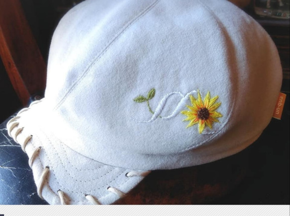 あなたの誕生花を。イニシャル刺繍サービス〜帽子へ〜 4枚目の画像