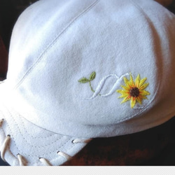 【イニシャル刺繍します】あなたの誕生花を。イニシャル刺繍サービス〜帽子へ〜 4枚目の画像