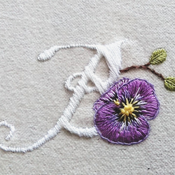 【イニシャル刺繍します】あなたの誕生花を。イニシャル刺繍サービス〜帽子へ〜 3枚目の画像