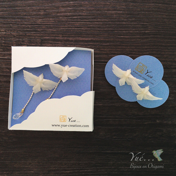 Silver925スタッドピアス - 羽ばたく白い鳥と一粒の雫 - 折り紙ジュエリー 5枚目の画像