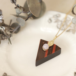 チョコレートケーキ ザッハトルテのネックレス 選べる天然石付き 1枚目の画像