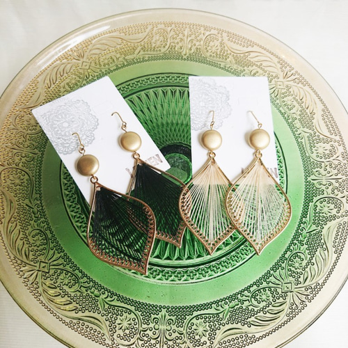 リーフ型糸かけチャームのピアス ピアス（フック・チェーン） LE LIEN  