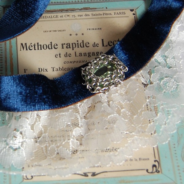 ガラスとレースのチョーカー