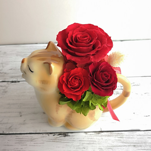 プリザーブドフラワー 茶トラ猫の水差しアレンジ ブリザード プリザーブドフラワー 茶トラ猫の水差しアレンジ ブリザード