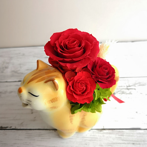 プリザーブドフラワー 茶トラ猫の水差しアレンジ ブリザードフラワー