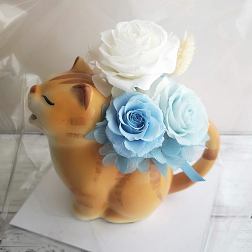 プリザーブドフラワー 茶トラ猫の水差しアレンジ ブリザード