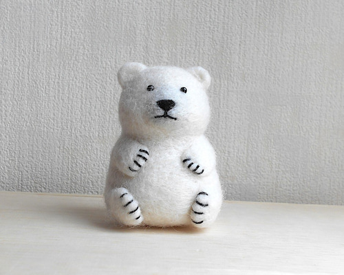 くまカーしろくまちゃん　羊毛フェルト くまカーしろくまちゃん 羊毛フェルト 羊毛フェルト シロクマさん その