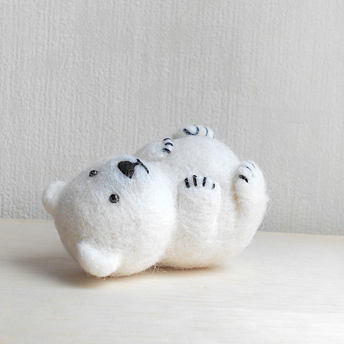 羊毛フェルトのしろくま 羊毛フェルト マナウヲ（てんめのながや