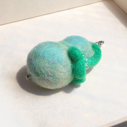 羊毛ひょうたんのアクセサリーチャーム 1枚目の画像