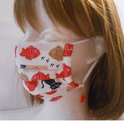 ３サイズから選べる和柄の布マスク　プリーツタイプ　　重ね付けにもピッタリ　　鯛とネコ柄 1枚目の画像