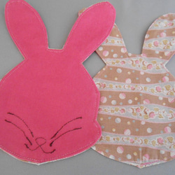 布製コースター１枚売り(送料無料)　 リバーシブル　 動物シリーズ ウサギさん　水玉 1枚目の画像