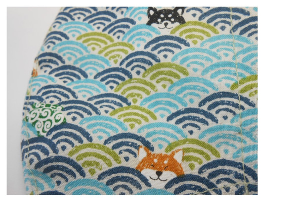 ３サイズから選べる和柄の布マスク　プリーツタイプ　　　青海波に柴犬 4枚目の画像
