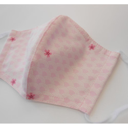 ３サイズから選べる和柄の布マスク　立体タイプ　　　ピンク地青海波に桜 1枚目の画像