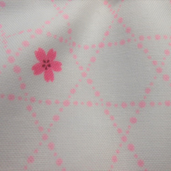 ３サイズから選べる和柄の布マスク　立体タイプ　重ね付けにもピッタリ　　白地に桜柄 4枚目の画像