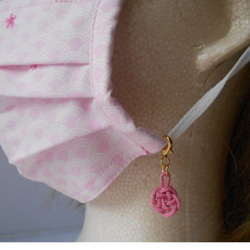 ３サイズから選べる和柄の布マスク　プリーツタイプ　重ね付けにもピッタリ　　ピンク地青海波に桜 5枚目の画像