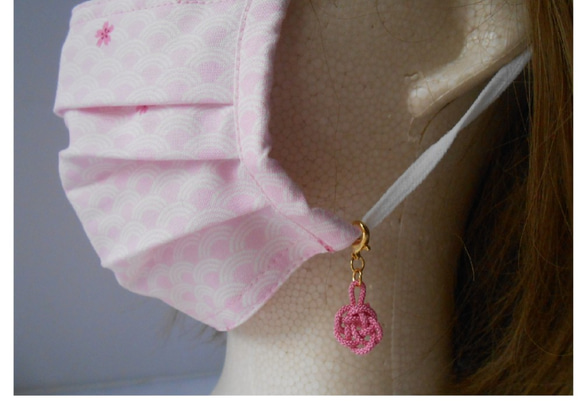 ３サイズから選べる和柄の布マスク　プリーツタイプ　重ね付けにもピッタリ　　ピンク地青海波に桜 5枚目の画像