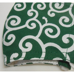 ３サイズから選べる和柄の布マスク　立体タイプ　重ね付けにもピッタリ　　唐草　緑 4枚目の画像