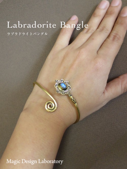 ☆エキゾチックフラワーバングル 1☆真鍮 ／ ラブラドライト