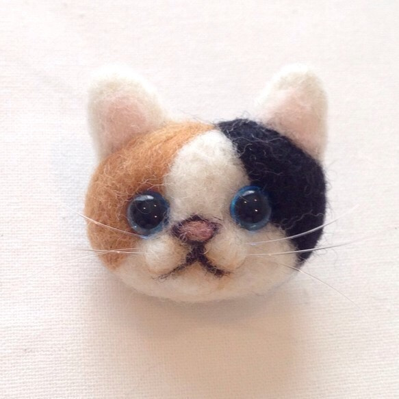 羊毛フェルト ねこちゃんのブローチ ブローチ gorogoronyanz 通販 