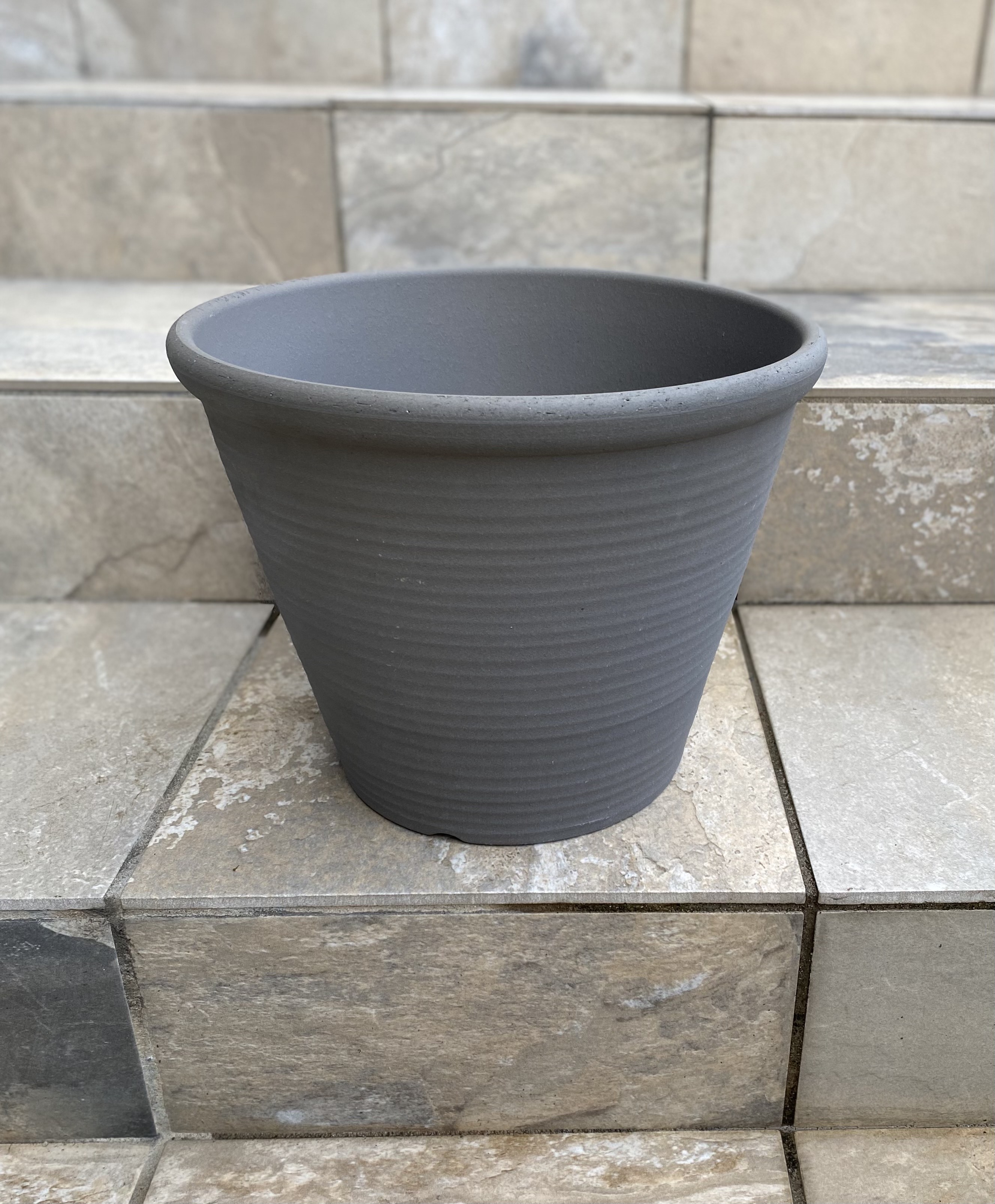 国産陶器鉢の寄せ植え　グレー