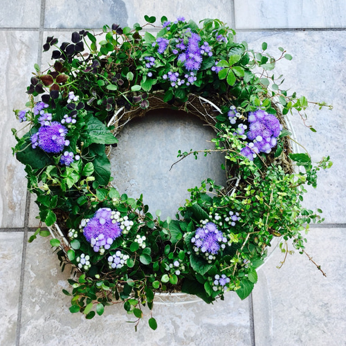 使用するお花はお任せで！リース型の寄せ植え…ガーデニングの時間が