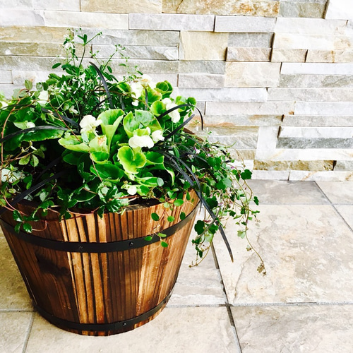 使用するお花はお任せで！木製プランターを使った寄せ植え