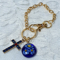 ベネチアンガラスと十字架のバッグチャームA 1枚目の画像