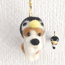 羊毛フェルト【犬】 ペンギンを被ったジャックラッセルテリア携帯ストラップ 1枚目の画像
