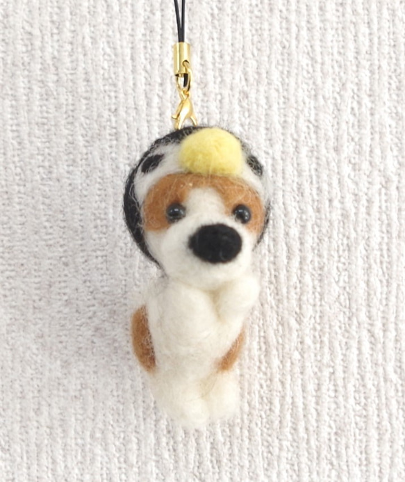 羊毛フェルト【犬】 ペンギンを被ったジャックラッセルテリア携帯ストラップ 3枚目の画像