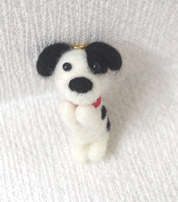 羊毛フェルト【犬】 赤いりぼんダルメシアン携帯ストラップ 5枚目の画像