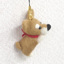 羊毛フェルト【犬】 赤いリボン柴犬携帯ストラップ 2枚目の画像