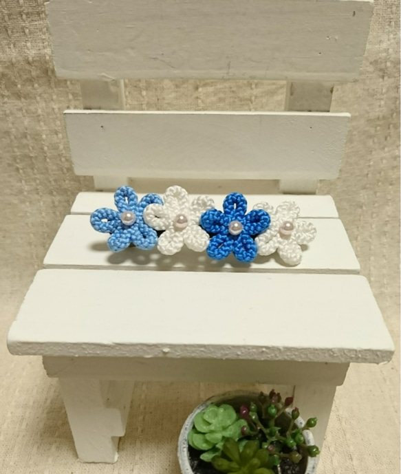 3色のお花のバレッタ ＊青×水色×白【送料無料】 1枚目の画像