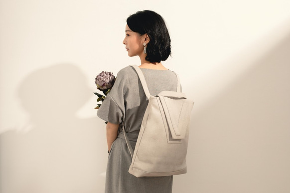 【Classic系列】V backpack 兩用後背包 經典灰色 第3張的照片