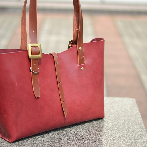 オシャレにワインレッド】手縫い牛ヌメ革（国産高級レザー