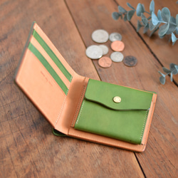 イタリアンレザーの２つ折り財布（ライムグリーン×キャメル） 2枚目の画像