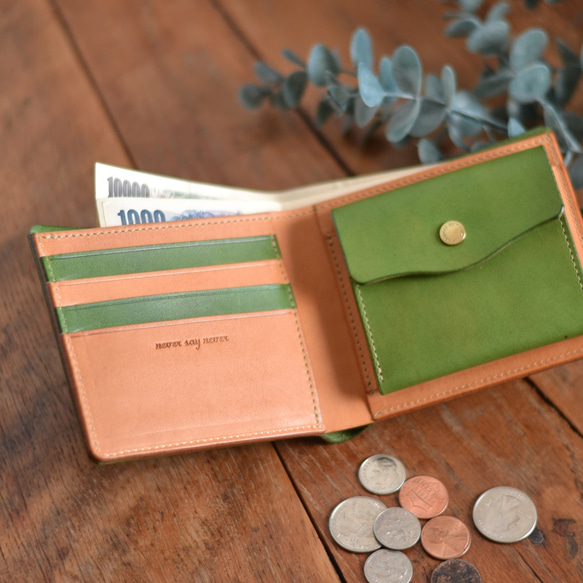 意大利皮革兩折錢包（石灰綠色x駝色） 第4張的照片