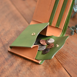 意大利皮革兩折錢包（石灰綠色x駝色） 第5張的照片