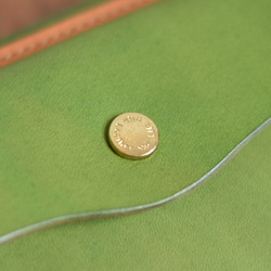 イタリアンレザーの２つ折り財布（ライムグリーン×キャメル） 7枚目の画像