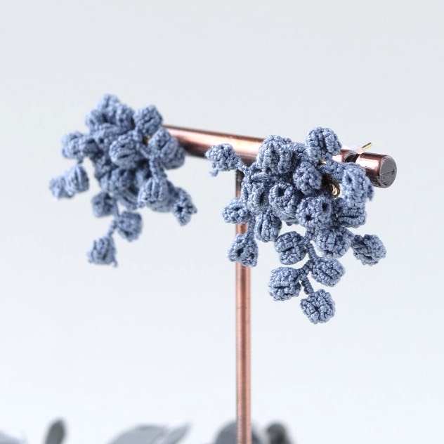 タティングレースのピアス Spice Shower＜スパイスシャワー＞Dusty blue ※イヤリングに変更可