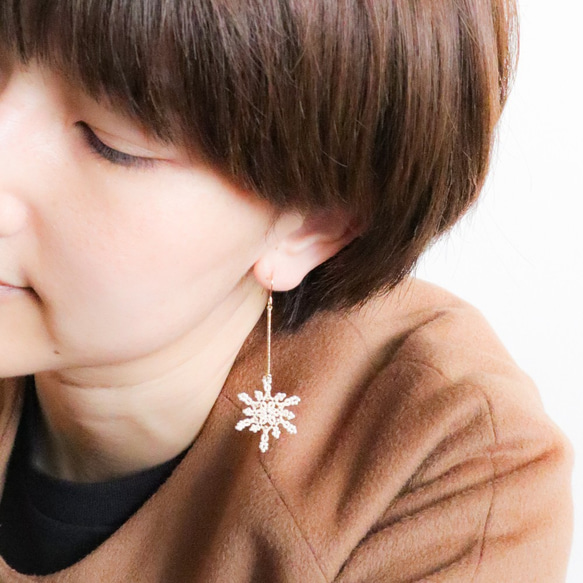 タティングレースのピアス Snowflake＜スノーフレーク＞écru-02 ※イヤリングに変更可 2枚目の画像