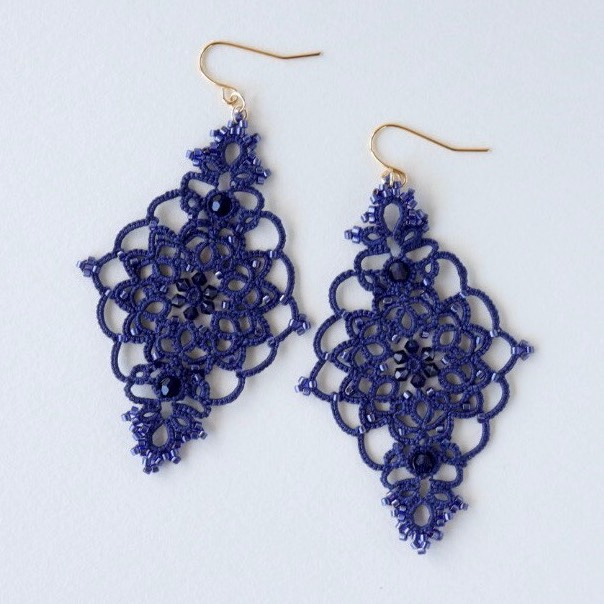 【特集掲載】タティングレースとビーズのピアス Classic Square＜クラシックスクエア＞Navy