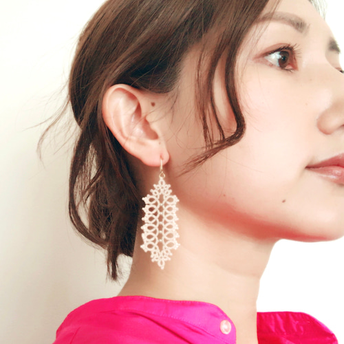 新作⭐　赤　ゴールド　レース　ツイード　ボタン　ピアス　イヤリング　チュール　白 タティングレースのピアス Spiral＜スパイラル＞écru ※イヤリングに