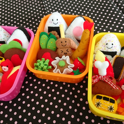 フェルトままごと ☆トマト&サラミ ピザ ☆受注製作 おもちゃ・人形