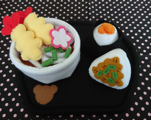 フェルトままごと☆天ぷらうどん&おにぎりセット☆受注製作 おもちゃ