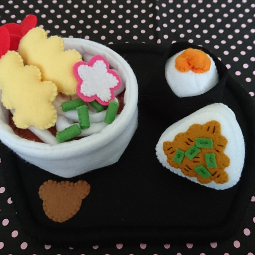 フェルトままごと☆天ぷらうどん&おにぎりセット☆受注製作 おもちゃ